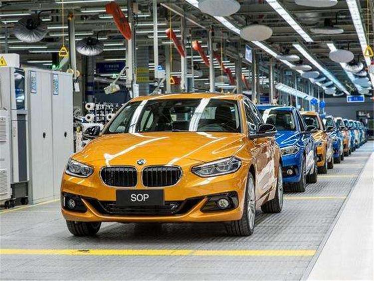 「下车让一下」4S店买车砍价最低是多少？退休销售：放心砍，能赔本算我输