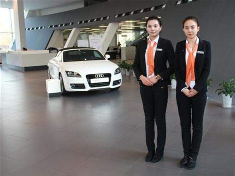 「下车让一下」4S店买车砍价最低是多少？退休销售：放心砍，能赔本算我输