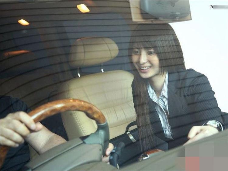 「下车让一下」4S店买车砍价最低是多少？退休销售：放心砍，能赔本算我输