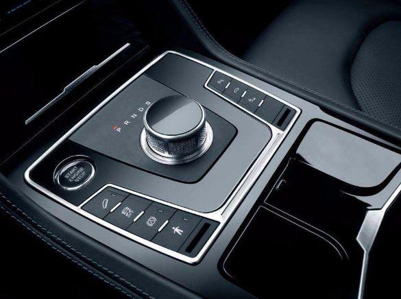 下车让一下■相比自动挡，女司机还是开手动挡吧！自动挡“3不准”，要牢记