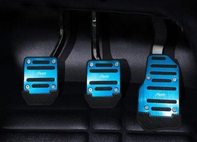 下车让一下■相比自动挡，女司机还是开手动挡吧！自动挡“3不准”，要牢记