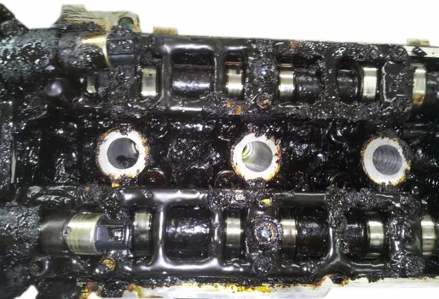 #下车让一下#看看你车的机油盖 ，一旦发现这些现象马上送修