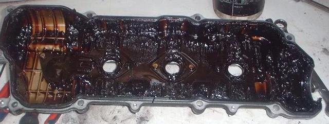 #下车让一下#看看你车的机油盖 ，一旦发现这些现象马上送修