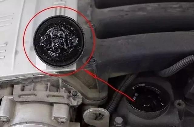 #下车让一下#看看你车的机油盖 ，一旦发现这些现象马上送修