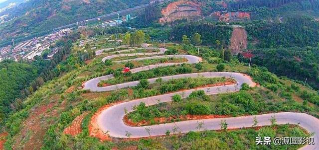 【蛋蛋懂车】中国云南靖安哨公路创造了世界公路奇迹，老司机都不敢开这条道路