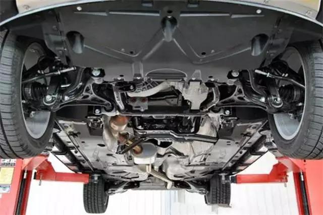 【极速】开车时若听到这2种声音，必须停车检查，保命要紧