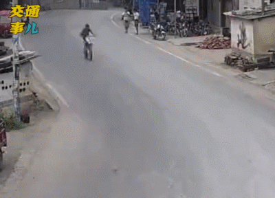 蛋蛋懂车：一组动图警示你： 马路上耍特技 代价惨痛