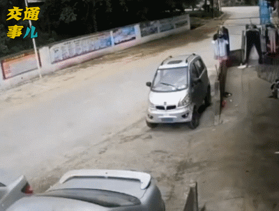 蛋蛋懂车：一组动图警示你： 马路上耍特技 代价惨痛