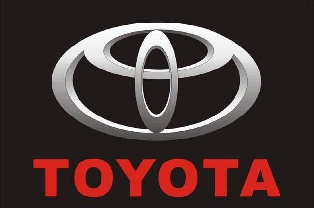 「车总里」凯美瑞被大货车追尾，现场有点惨烈，网友：这是传说中的易拉罐？