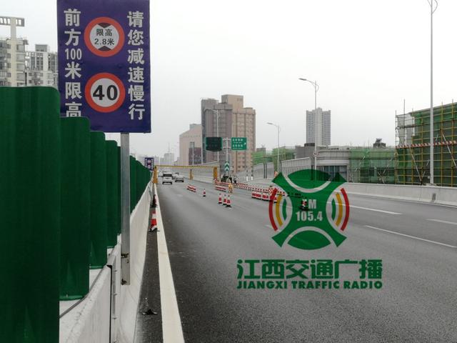 「南昌东湖交警」一天被撞两次！洪都高架“我太难了！”