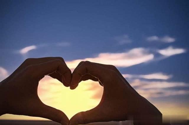 [一个人的森林世界]男生喜欢你的6个表现