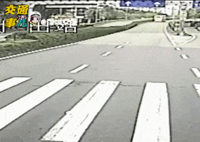 #马鬃山高速大队#一组动图警示你：礼让斑马线不应是一句空话！