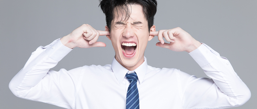 职男小凡■那个本地人用方言骂在办公室我：职场里，怎样才能不被欺负？