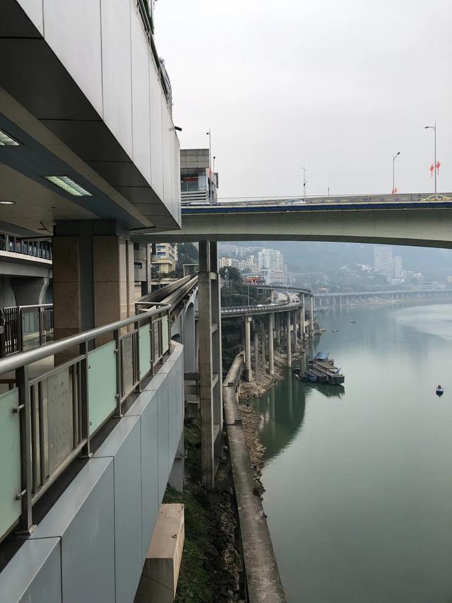 「老树根茶舍」钱是人心衡器，它能让你看清一个人