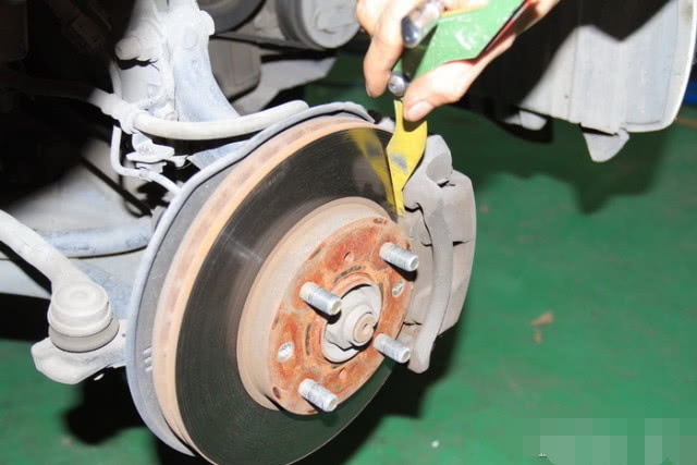 「汽车超级粉丝」汽车爱“抖”怎么办？老司机有4招，轻松解决问题！