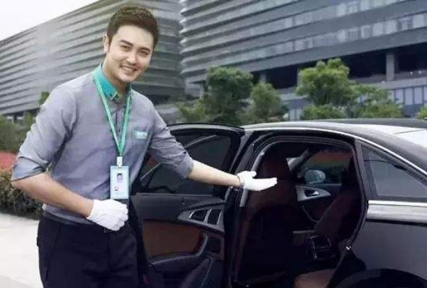 「娱乐爱在线」别让C1驾驶证“睡大觉”了！学会这3招，月入上万很轻松