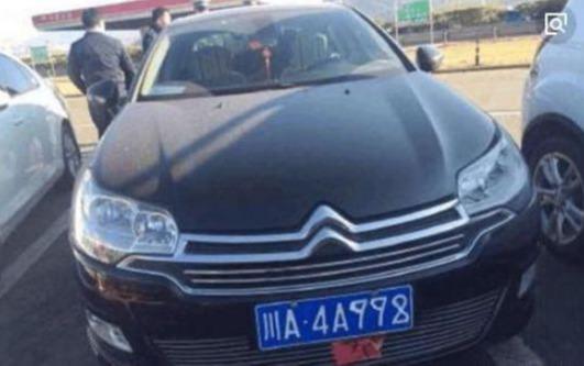 蛋蛋懂车@交警提醒：车牌上最好不要有这些，否则一律扣12分，大家注意了