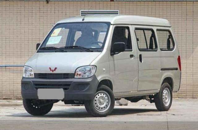 「家有汽车」面包车不能拉人也不能拉货？车主反问交警：面包车能干嘛？