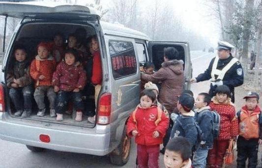 「家有汽车」面包车不能拉人也不能拉货？车主反问交警：面包车能干嘛？