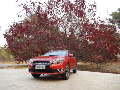 「汽车之家」分享车模，分享车知识，逸动在石凳上面摆拍，效果挺好