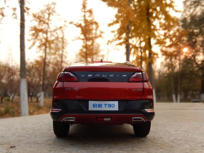 「汽车之家」分享车模，分享车知识，逸动在石凳上面摆拍，效果挺好