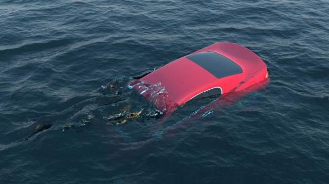 夫妻潜水时发现一辆生锈汽车 驾驶座上惊现一具骨骸