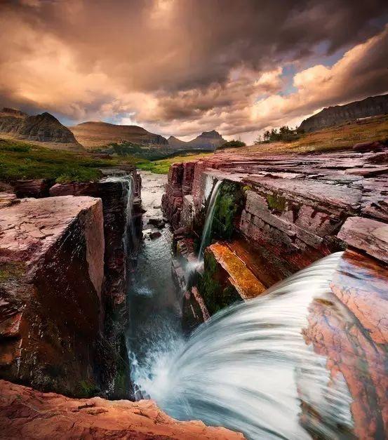 「名利场」一念起，天涯咫尺；一念灭，咫尺天涯