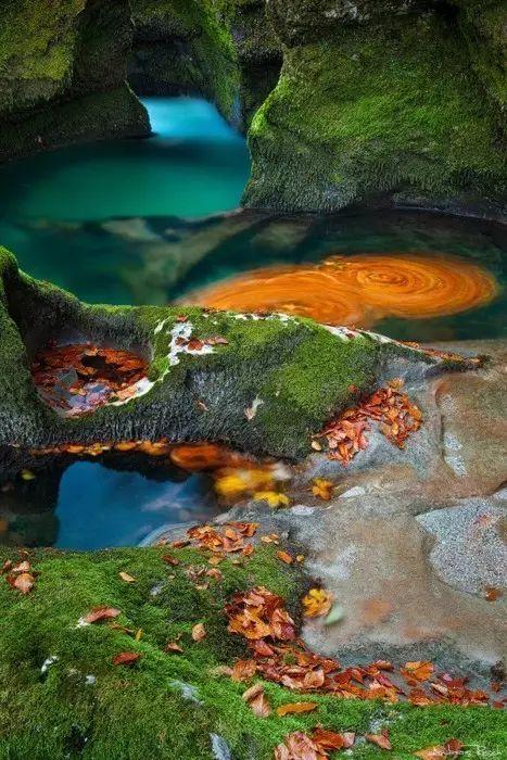 「名利场」一念起，天涯咫尺；一念灭，咫尺天涯