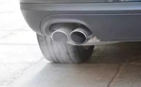 [家有汽车]天冷了每天都热车，但只有少数人的方法是对的！您做对了吗？