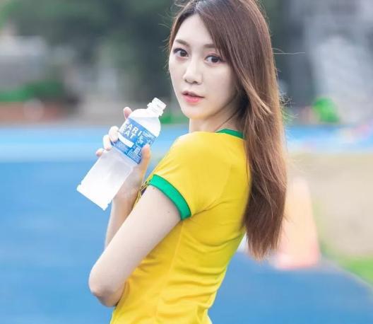 小娜情感说：90后姑娘霸气怒怼34岁剩男：我月薪4千，高攀不起你每月6千