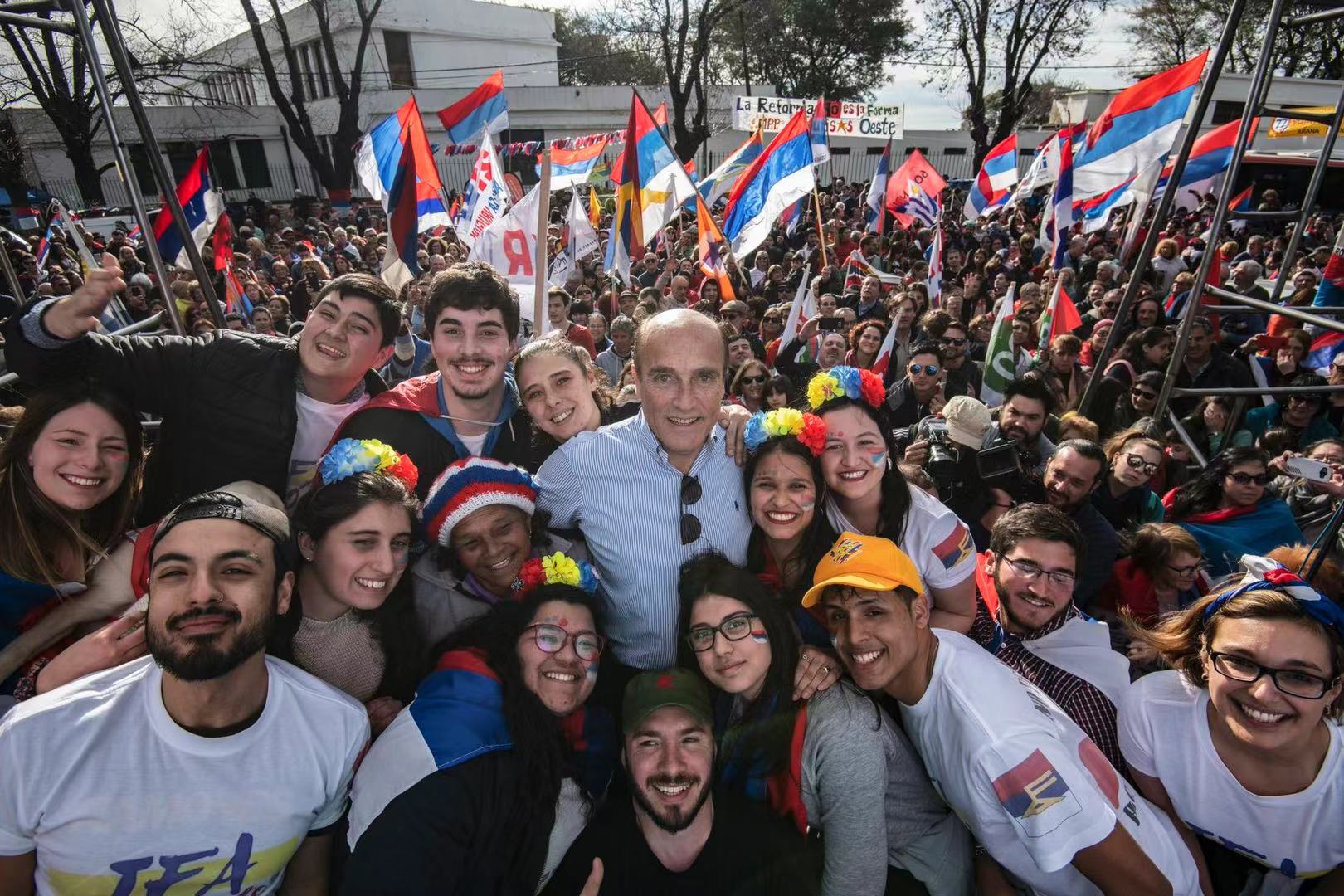 乌拉圭总统大选无人直接获胜 将进行第二轮角逐