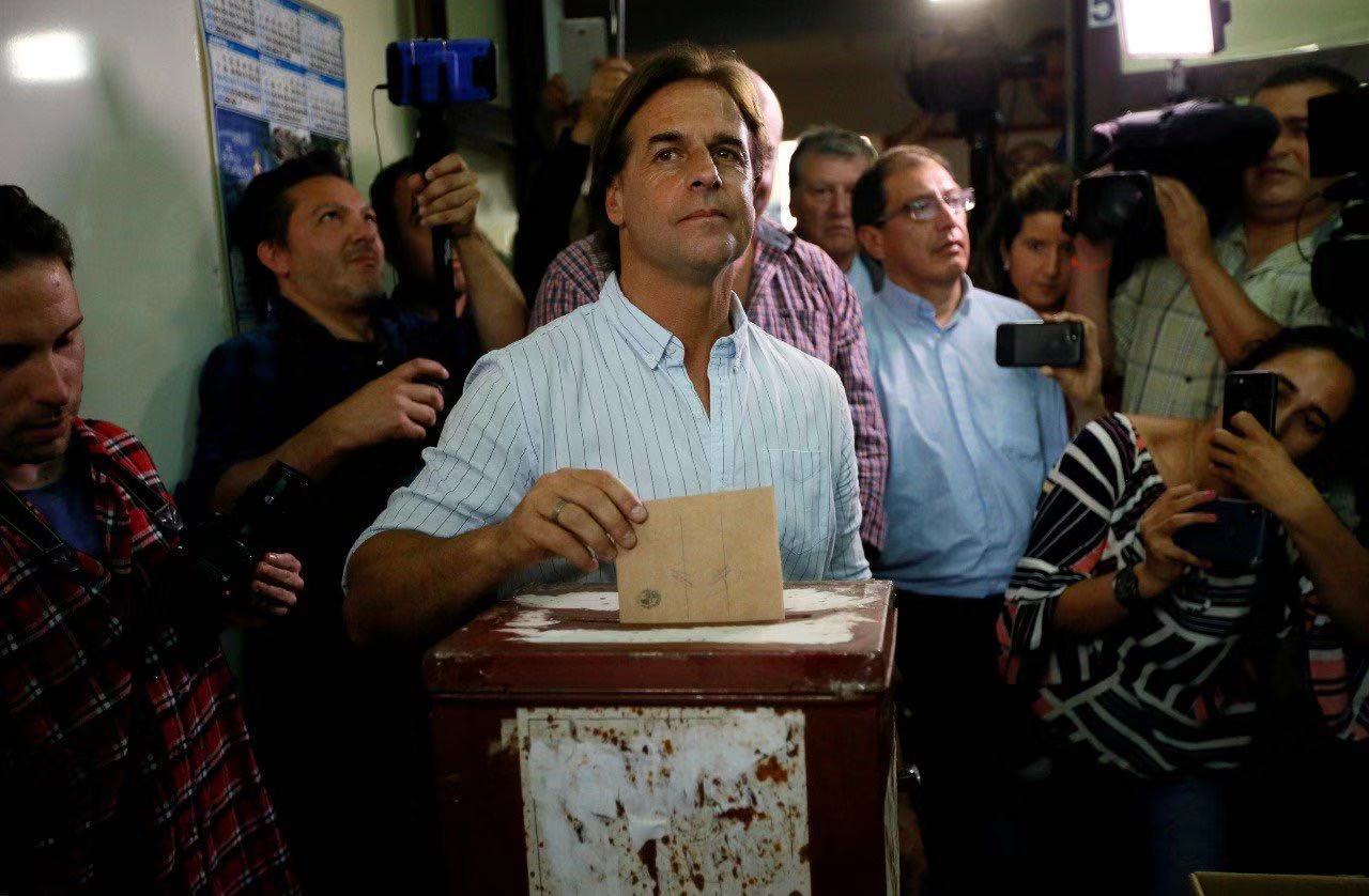 乌拉圭总统大选无人直接获胜 将进行第二轮角逐