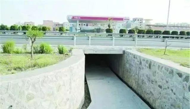 阳曲县广播电视台■错过高速出口，只能开到下一个出口？其实两个位置可以掉头