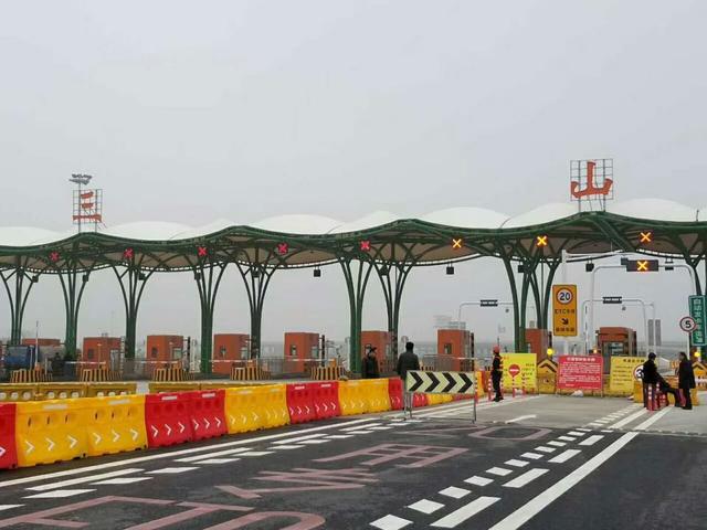 阳曲县广播电视台■错过高速出口，只能开到下一个出口？其实两个位置可以掉头