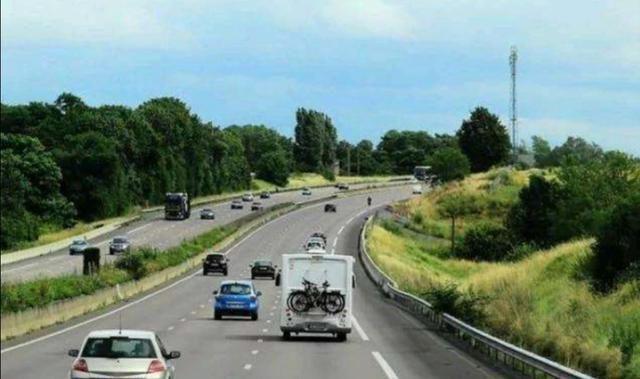 「藏车坊」新手司机第一次上高速时，有哪些事项需要注意