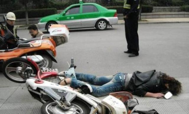 藏车坊@判断一个人开车稳不稳？不看驾龄，看这三个细节就能知晓