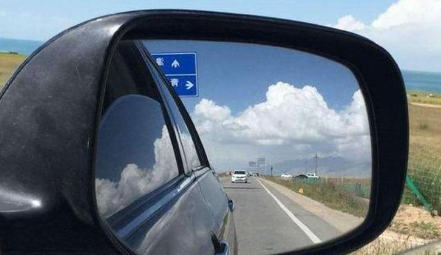 藏车坊@判断一个人开车稳不稳？不看驾龄，看这三个细节就能知晓