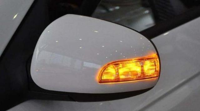 藏车坊@判断一个人开车稳不稳？不看驾龄，看这三个细节就能知晓