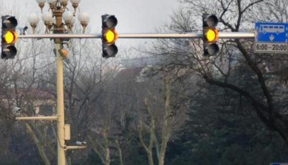 藏车坊@判断一个人开车稳不稳？不看驾龄，看这三个细节就能知晓