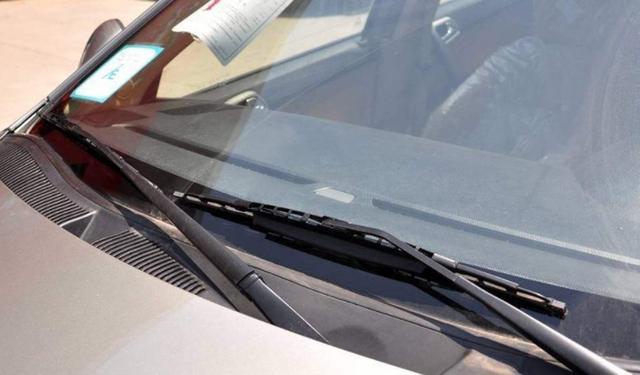 选车中心■开车10年才明白，雨刮器隐藏的4个实用功能，现在才恍然大悟