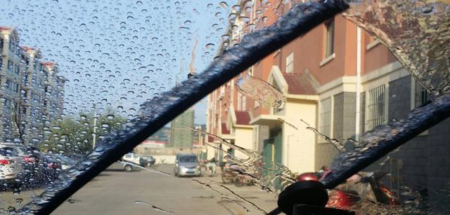 选车中心■开车10年才明白，雨刮器隐藏的4个实用功能，现在才恍然大悟