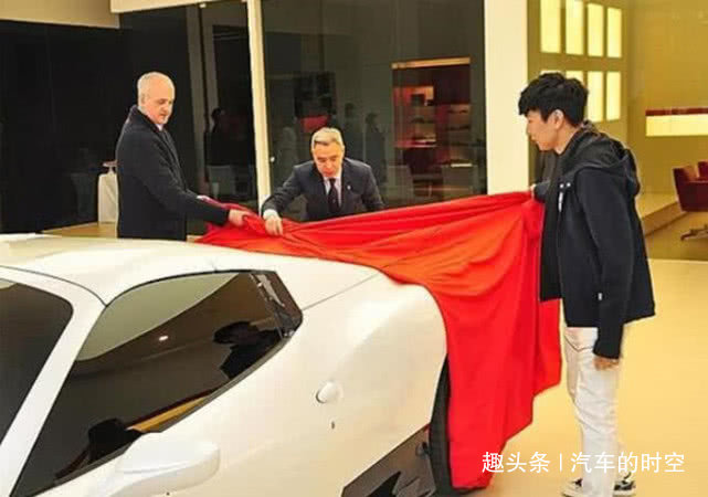 #汽车的时空#王思聪陪他看房，座驾限量版法拉利，今用过的吊水针被人公开叫卖