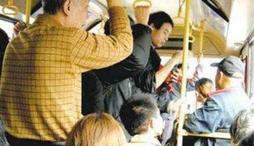 #浅浅情感说#为什么给老人让座的人越来越少？听听常搭公交的老人家怎么说