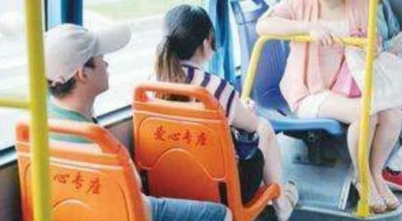 #浅浅情感说#为什么给老人让座的人越来越少？听听常搭公交的老人家怎么说