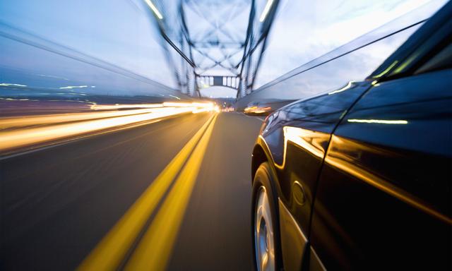 【选车中心】跑高速的时候你知道车速控制在多少范围之内才是最省油最安全的？