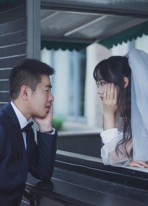 「广草情感」追女生时要不要明示对方自己的心意?—【广草情感】