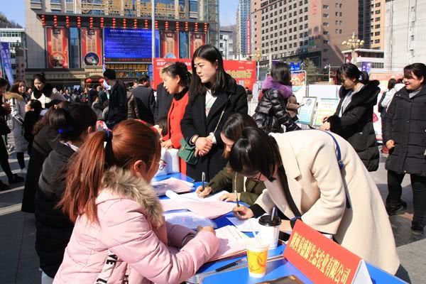 「漫漫职场路」面试官问：你什么时候可以入职，聪明人会这样回答！