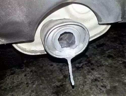 【车家号】冬天停车要注意，用错方法出大问题，小心打不着火去修车