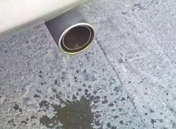 【车家号】冬天停车要注意，用错方法出大问题，小心打不着火去修车