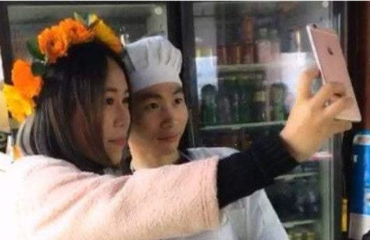 #瓜子很酸#网红“拉面哥”辞去上万元工资，迎娶女粉丝后自立门户，如今却过